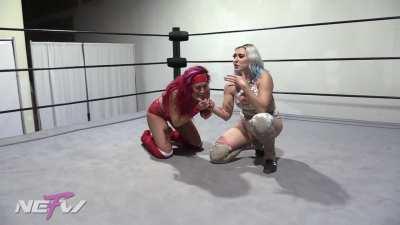 How pathetic of Santana to have to beg to be pinned