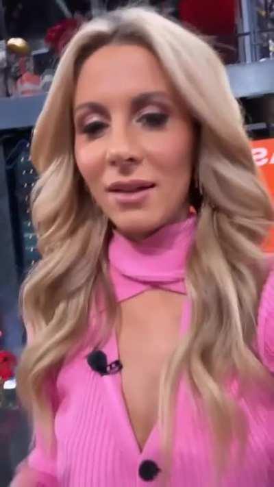 Laura Rutledge and her pink snow cones | ESPN