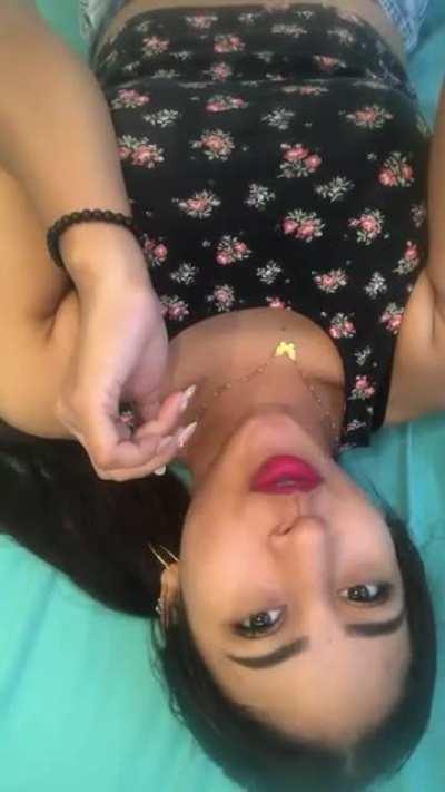 I need comment karma, can you help this cute petite girl to get some of it 🥺