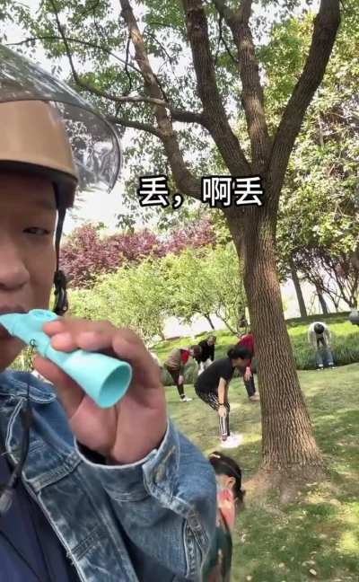 This xinese is a pro musician