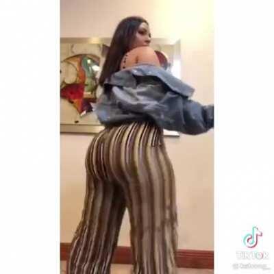 Soft & Jiggly 41 (I’m A Sucker For A Phat Jiggly Ass Clap) 😍🤤🍑