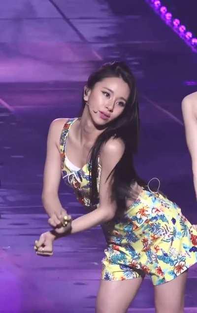 Chaeyoung - long hair, yellow shorts, top w flowers