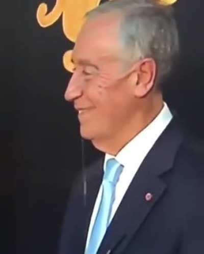 饥不择食，见到腊肉包子口水就淌下来了