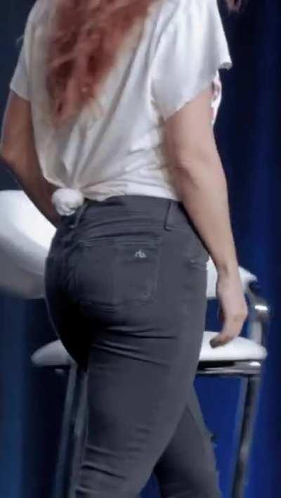 SHAKIRA JEANS ASS !