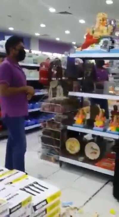 Muslim Women in Bahrain vandalishes idol of Ganesh. (Repost because first one got deleted)