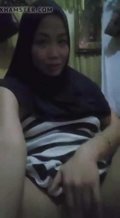 Rasa veteran2 kenal dia. kalau dia ni buat ds, hari2 fap. haha