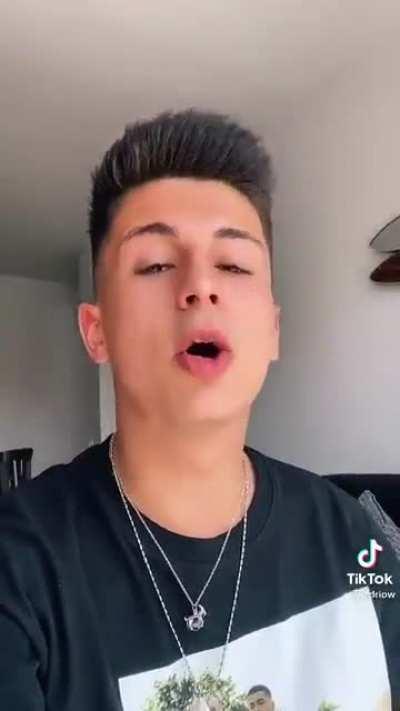 ganas de romper la mesa a cabezazos