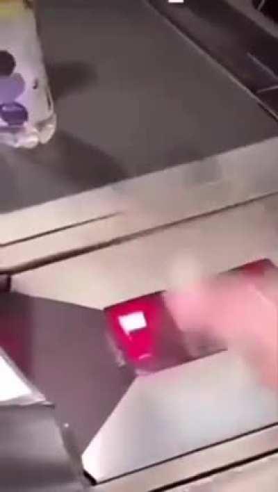 cursed_grandma_at_cashier