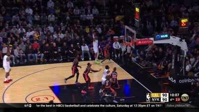 [Highlight] LeBron James moves to #4 all time in assists passing Steve Nash and Mark Jackson with the dime