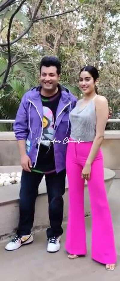 Janhvi Kapoor's perfect ass in motion