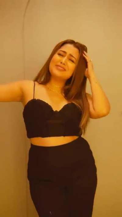 Neha Kakkar becoming thicker everyday 😍