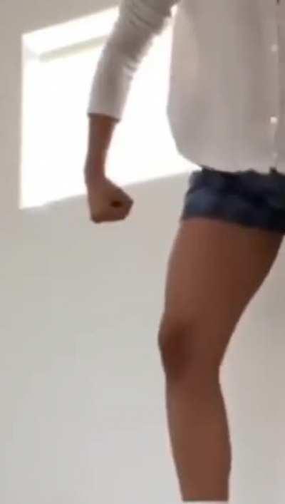 Liza throw back 🍑