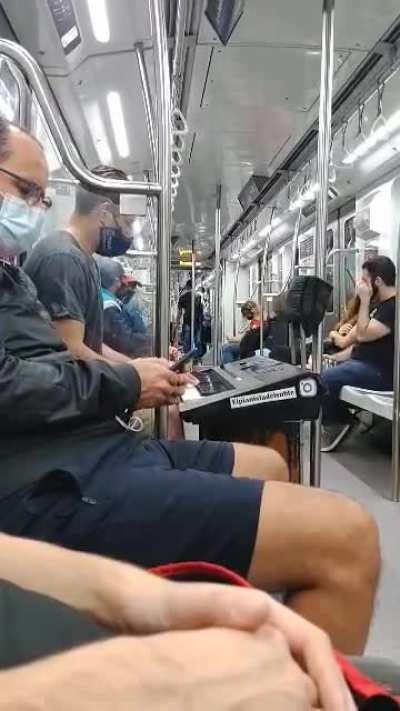 Cuando hay talento se aprecia (@elpianistadelsubte)