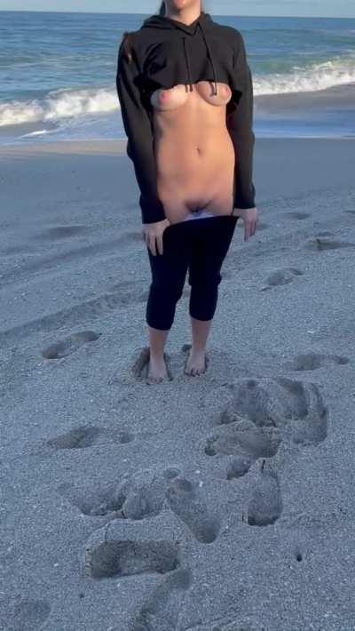 Some beach peach 🍑😘