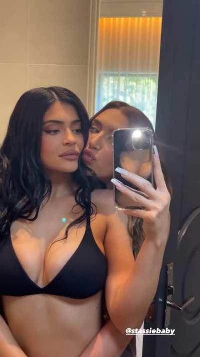 besties with benefits? 😏