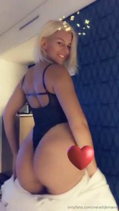 Railing her from the back would be pretty delightful.