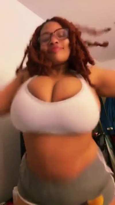 Ja'Nai Clarice (@goldenjans)