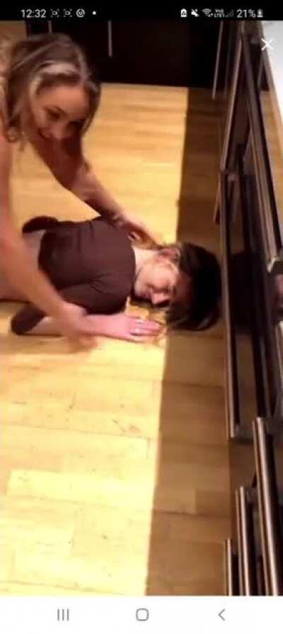 Wow! Amazing crotch shots, very near pussy slip and a nip slip all in one. 😍