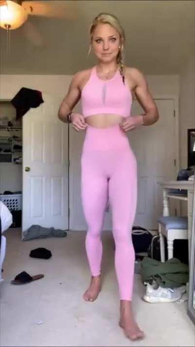 Soccer player turned fitness trainer Gabby Villermaux [gif]
