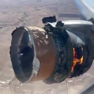 Engine failure on a United flight over Colorado