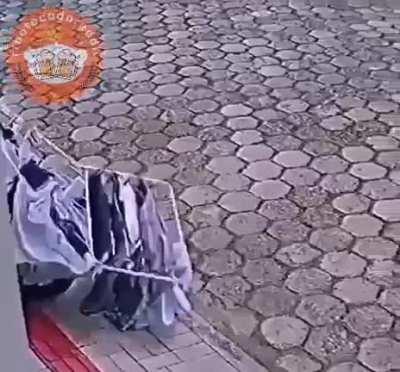 Vou botar as roupas pra secar lá fora :)