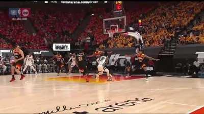 [Highlight] Ja explodes to the rim for the slam to get to 43