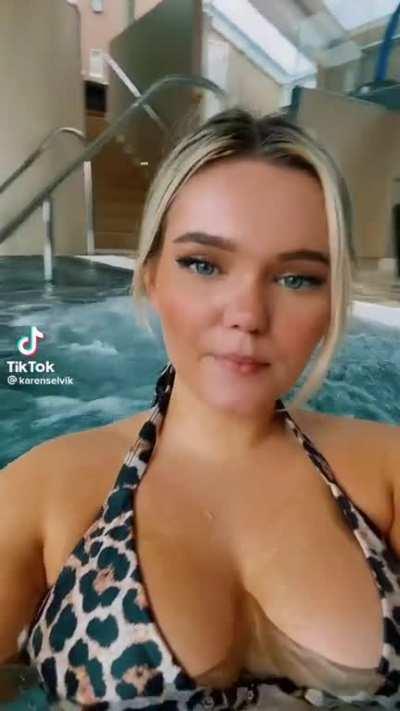 @KarenSelvik is so hot, anyone wanna talk about her?