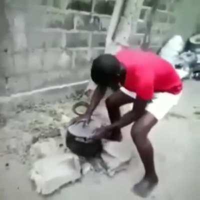 Saiam da frente imbecis, estou a cozinhar