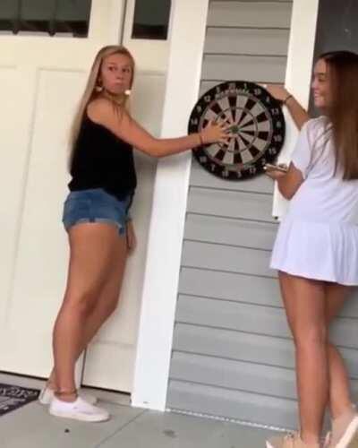 WCGW putting your hand on a dartboard