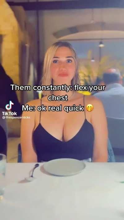 [Reddit] Addicted to these boobs flexing 🤤🤤