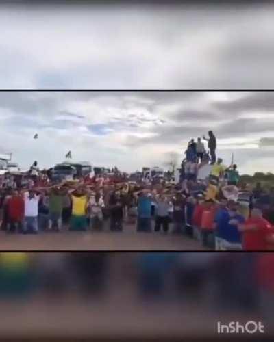 O exercito apoiando o povo?