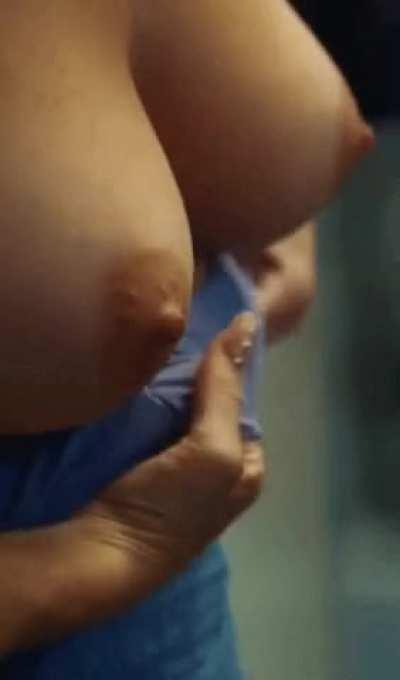 Sydney Sweeny and her ginormous tits 😍