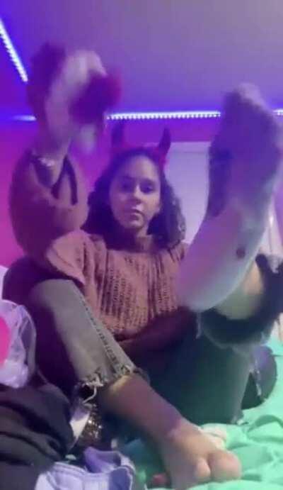 Anyone else’s feet go ridiculously numb in mildly cold weather?🙄🙄 which lucky sub will get a chance to warm them up for me?