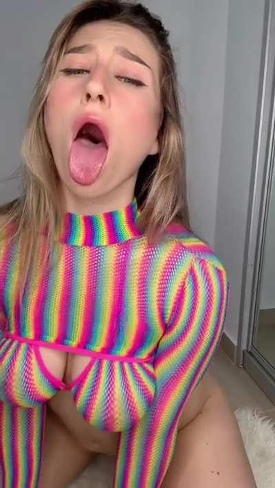 She's so hot 🤤 free aIbum belIow