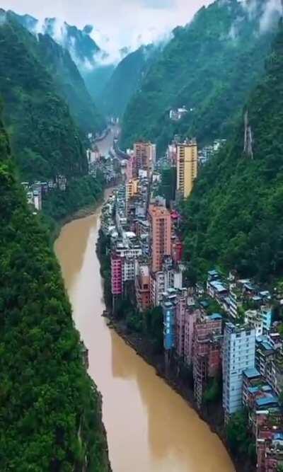 This city living on the edge of the river.