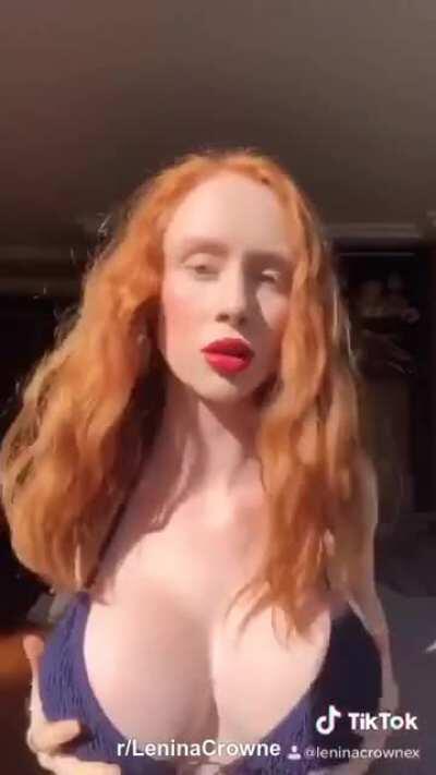 Lenina Crowne dancing