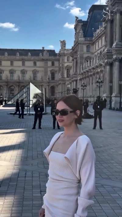 Emma at the Louis Vuitton fashion show (October 2025)