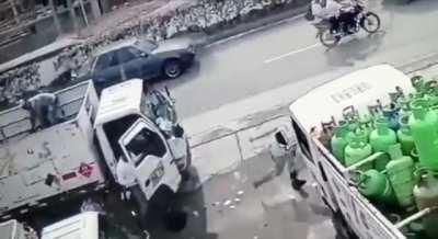 just imagine this with a cartoon CLONK sound effect