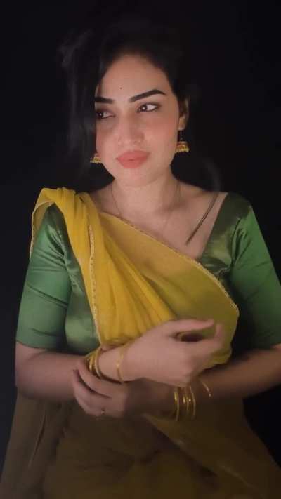 Pratiksha bankar sexy Marathi bhabhi navel show