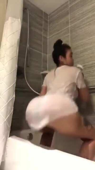 Twerk in shower