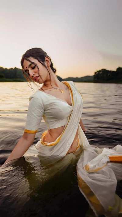 Priya Varrier 🤤