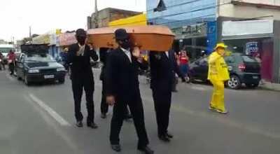 Eu vivi para ver isso acontecer na minha cidade kkkkk