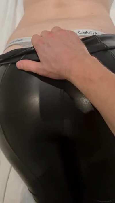 meet me in the club, take me home and undress me the rest is up to you 😉 [F]21