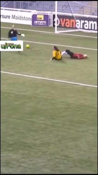 Bruh moment öyle bir andır ki sahadaki tüm futbolcular bacaksızdır :D