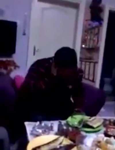 ayin yapar gibi ali babanın çiftliği söyleyen abiler