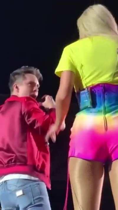 Perfect booty 🍑🤤