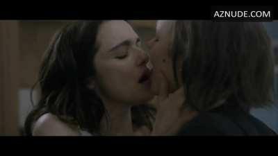 Rachel Mcadams And Rachel Weisz In Disobedience
