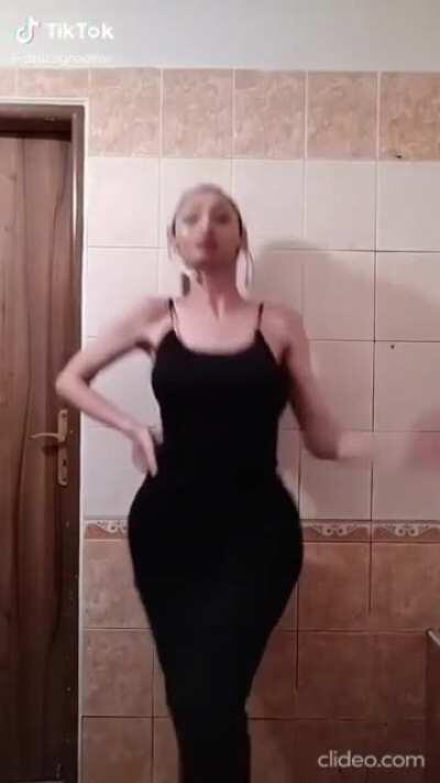 Camille walking up to ult and one shot me as ADC