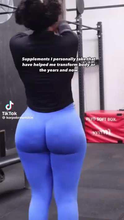 I cannot get over this queen. I want to worship her and her ass everyday 