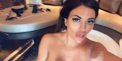 Baddie 😍🍑💦 Grab her 13gb updated content in comment (including all her sex tapes)